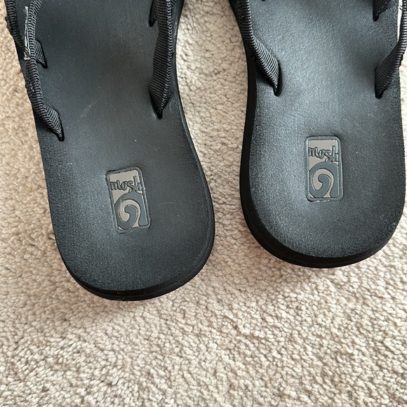 Teva Women’s Olowahu Mush Flip Flops Thong Sandals Size 7 - black - Picture 3 of 9